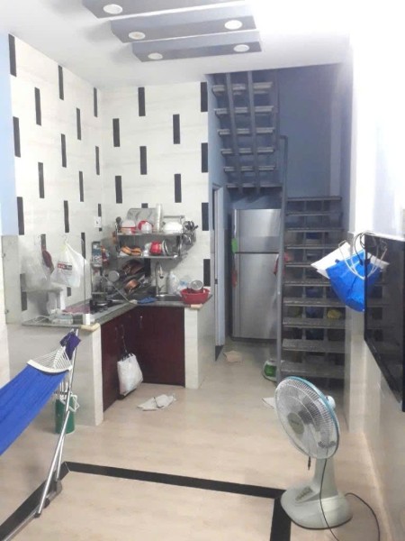 Bán nhà đường Nguyễn Thanh Tuyền, Tân Bình, 2 tầng, 2pn, 2wc. Dt 3×7
