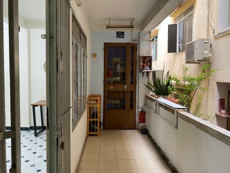 Chính chủ bán căn hộ 44m2 Phường 3 Q4, tầng 3, 1 PN nhà trống giao ngay