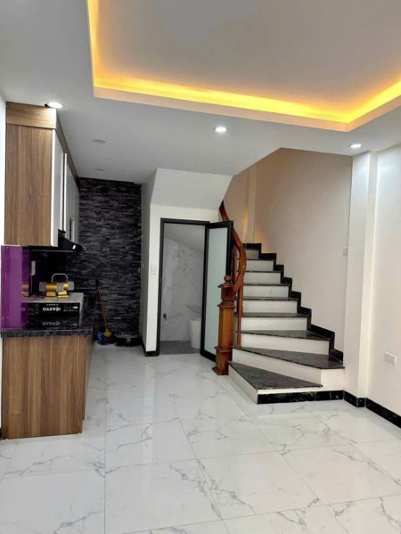 Bán nhà Lạc Long Quận 45M2, 5 TẦNG, MT 4,6M, giá chỉ 7,5. LH :0989326141