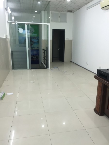 Chính chủ cho thuê nhà mặt tiền Đường Hùng Vương P9, Q5