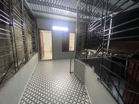 Bán nhà phố Vũ Thạnh,dân xây, thiết kế hiện đại, gõ ba gác tránh, 5 tầng, giá 6.9 tỷ