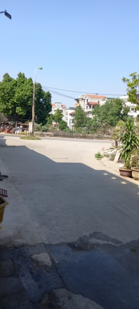 Chính chủ cần cho thuê kiot bán hàng số 10 Đường ven sông ngay chân cầu vượt Tự Khoát
