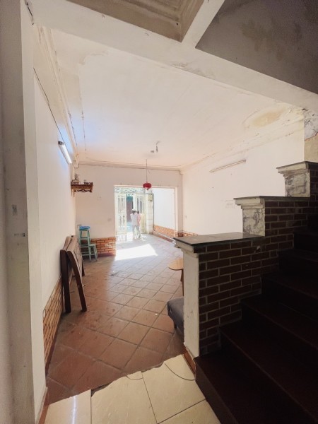 105 phố Xuân La Tây Hồ. Nhà phâ lô. 3 ô tô tránh. Thoáng trước sau. Sổ nở hậu. 68M2 chỉ 22,5 tỏi
