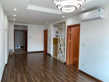 Bán gấp căn 2 ngủ 2wc nội thất cơ bản nhà đẹp giá rẻ nhất Goldmark City - 136 Hồ Tùng Mậu