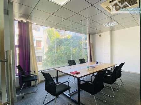 Cho thuê văn phòng diện tích 60m2 mặt phố Nguyễn Ngọc Nại giá thuê 12tr/tháng.