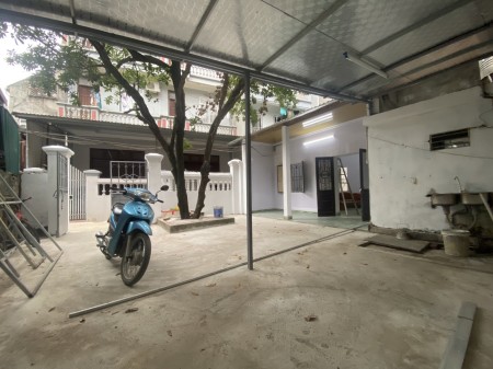 Nhà cho thuê trọ gia đình Xuân Đỉnh 100m2 cấp 4 sân vườn giá 8tr/th