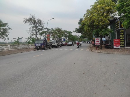Chính chủ bán căn nhà C4. Phúc lợi Long Biên. Diện tích 90m.