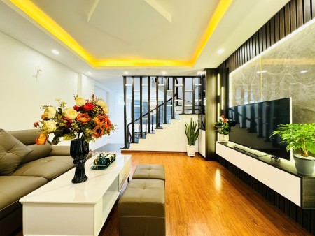 Khương Trung, nhà mới 5 tầng * 4 ngủ, lô góc 2 thoáng, cách ô tô 15M. 7.6 TỶ