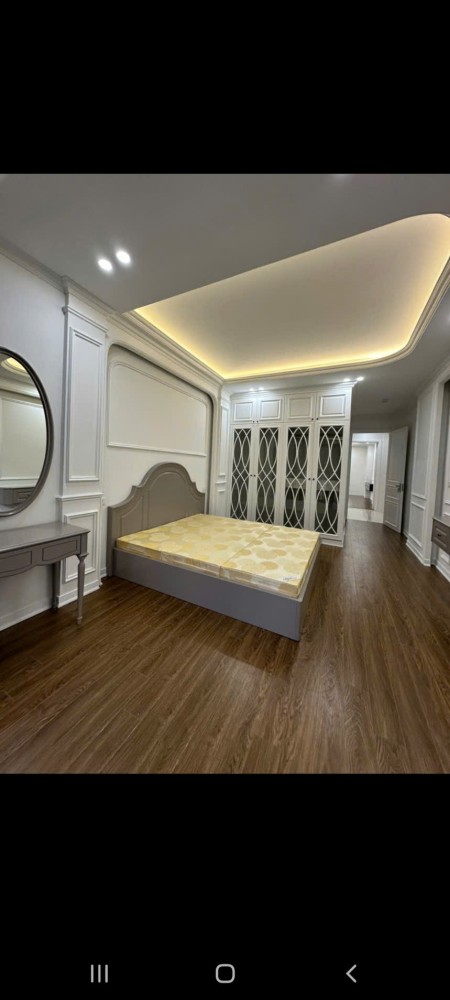 Bán nhà Hoàng Quốc Việt 48M2, 5 tầng, MT 4,4M giá chỉ 15 tỷ. LH: 0989326141