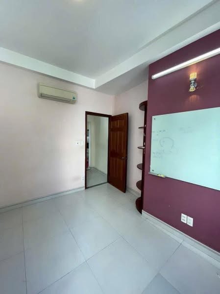 Bán gấp nhà quận 10 Hòa Hưng giá 5.5ty + 30M2 + 4Tầng + 4PN + Ngay trung tâm quận 10 + Sổ vuông