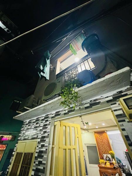 Bán nhà trung tâm quận 10 Nguyễn Duy Dương giá 3.25ty + 20M2 + 3 Tầng + 3PN + Sổ vuông