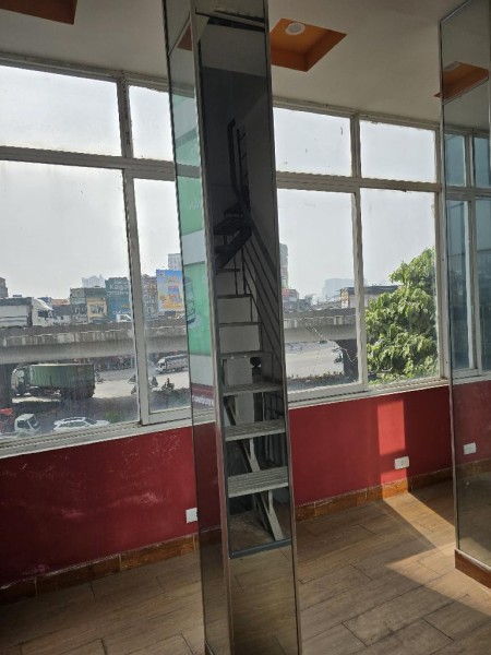 Bán nhà mặt phố Nguyễn Trãi, ngã 4 giao Khuất Duy Tiến kinh doanh đỉnh cao, giá bất ngờ