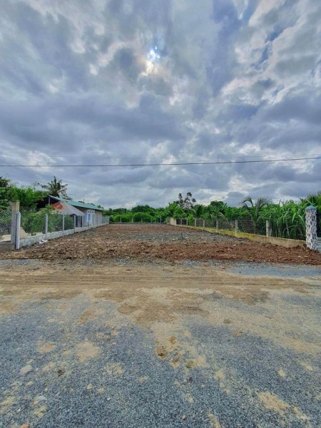 Cần bán nhanh miếng đất ngộp 1080m2 Giá chốt 490 triệu, sang tên ngay.