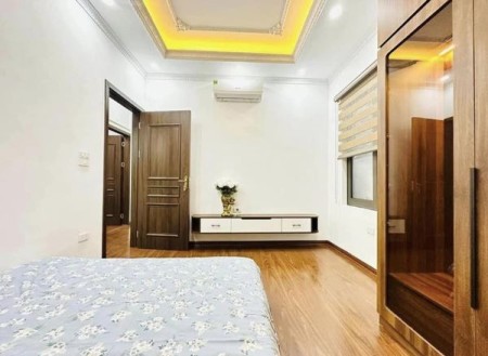 Gia đình cần bán gấp nhà đẹp 40M2x 5 tầng - Về ở ngay phố Tôn Đức Thắng, Đống Đa - Giá chỉ 6,85 tỷ