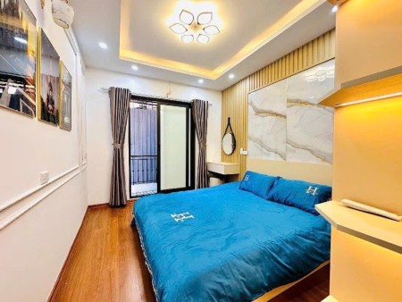 Nhà mới phố Trạm ở ngay - Chìa khóa trao tay - Full nội thất - Gần ô tô