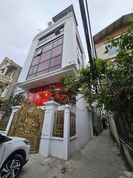 Bán nhà đẹp Long Biên MT lớn gara để được 4 xe ô tô