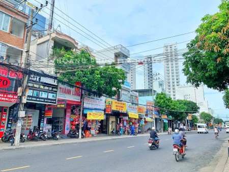 Bán nhà 2MT cách biển 200M đường Dã Tượng Nha Trang