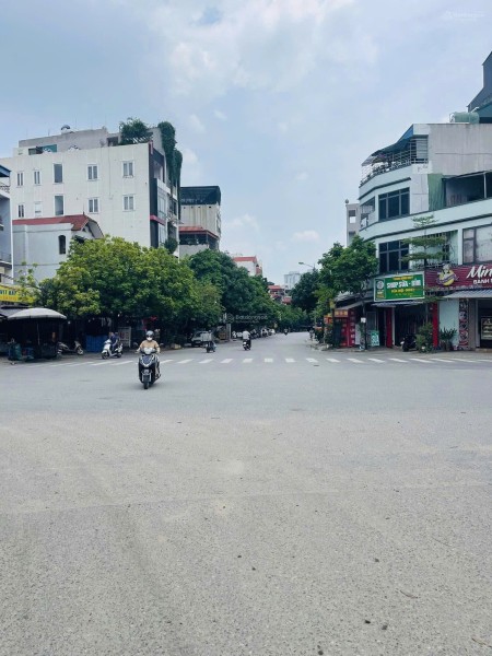 Bán đất đấu giá Mặt phố Bà Triệu. Vị trí KD bất chấp 24/7, sầm uất nhất khu. LH 0982693883