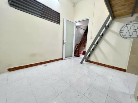 Phòng trọ có gác, giáp Phú Nhuận, cọc chỉ với 2củ