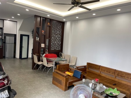 Bán nhà phố Tạm, Long Biên - Full nội thất - 5.XX tỷ - 5 Tầng