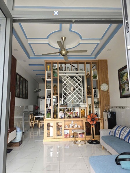 Bán nhà đẹp 105M2, 3 tầng, cách Nguyễn Duy Trinh 850M, Phú Hữu quận 9 giá 5 tỷ
