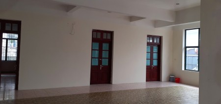 Công ty cần cho thuê 300m tầng 2 làm văn phòng, lớp học, phòng tập...