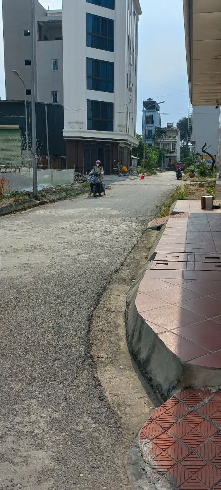 Bán đất trục đường 32 - Phân lô - Vỉa hè - Ô tô tránh - KD cho thuê tốt, giá 7.5T, LH: 0949859830