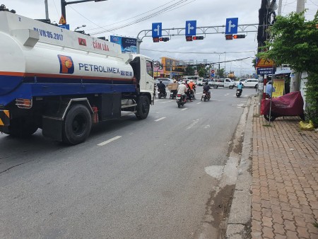 Cho thuê nhà trệt mặt tiền Nguyễn Văn Linh gần Nguyễn Văn Cừ giá 13 triệu