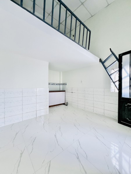 PHÒNG MỚI XÂY 100% Có Gác Lửng Rất Rộng - Cao, Tủ Kệ bếp. Giờ giấc tự do