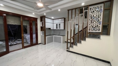 Đẹp - Ngõ thông - Bán nhà Vĩnh Hưng - Hoàng Mai - 5 Tang - 5,2 tỷ