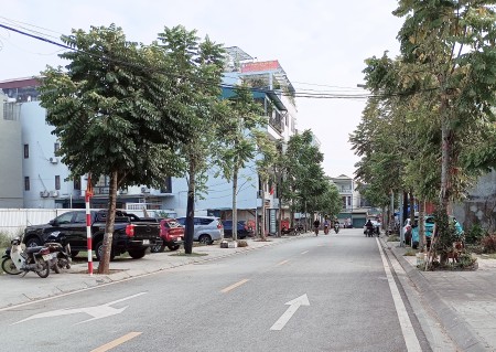 Bán đất mặt đường, giá rẻ đầu tư, ô tô 16 chỗ vào DT 55 m2, 6 tỷ xíu, Thạch Bàn Long Biên