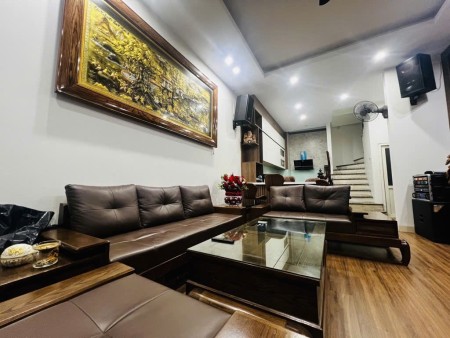 Bán nhà Phố Hào Nam, Nội thất xịn đẹp, Vị trí đẹp hiếm, 37mx5T, Giá: 7.9 Tỷ.