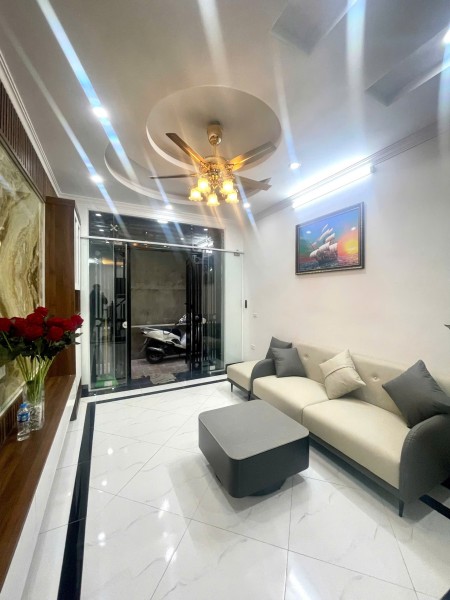 Bán nhà Phố Hào Nam, 5 tầng kiên cố, Ngõ rộng thoáng, 35mx5T, Giá: 7.5 tỷ.