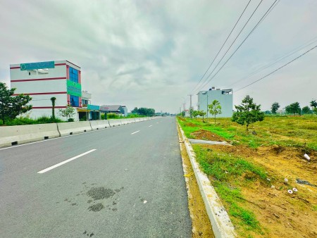 Vợ chồng chú Năm cần bán lô đất để lấy tiền trả nợ trước tết, đất kế bên chợ thủ thừa
