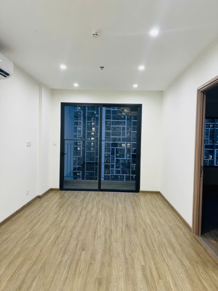 Bán căn 1PN+ 43m nội thất CĐT view nội khu BC ĐN giá 3.1 tỷ Vinhomes Smart City. LH 0914055885