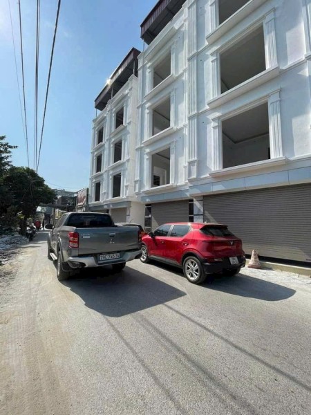Bán nhà tại Yên Nghĩa Hà Đông ngõ thông oto đỗ cửa đỗ cổng nhà