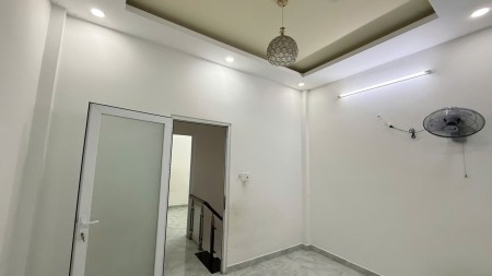 P12 GV Giáp Tân Bình - 35M2 (4,2 x 8,5) - 2 Tầng 2PN - Hẻm thông - Nở hậu - 3,9 tỷ