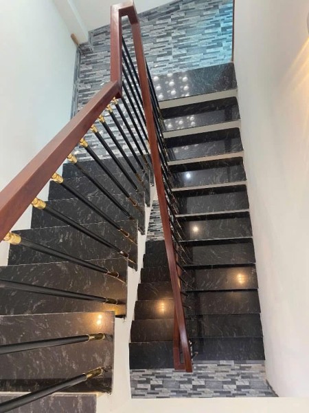 Bán nhà Thượng Thanh. 39m2. 3 tầng dân xây. Ngõ thông. Giá chỉ 4,6 tỷ.