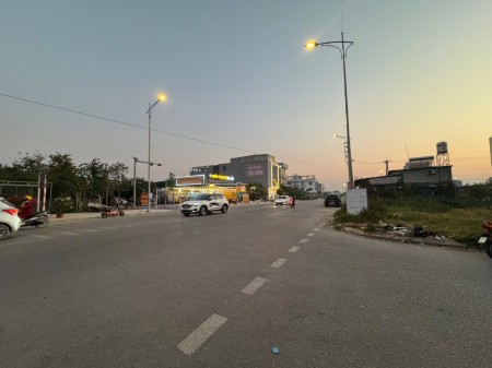 SIÊU PHẨM cặp góc 240m2 ngay ngã 4 Nông Lâm TT. Bích Động