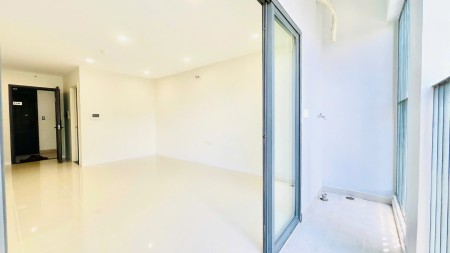 Bán nhanh căn hộ đã hoàn thiện, giá công chứng 2tỷ tầng cao,view hướng mặt tiền Nguyễn Văn Linh