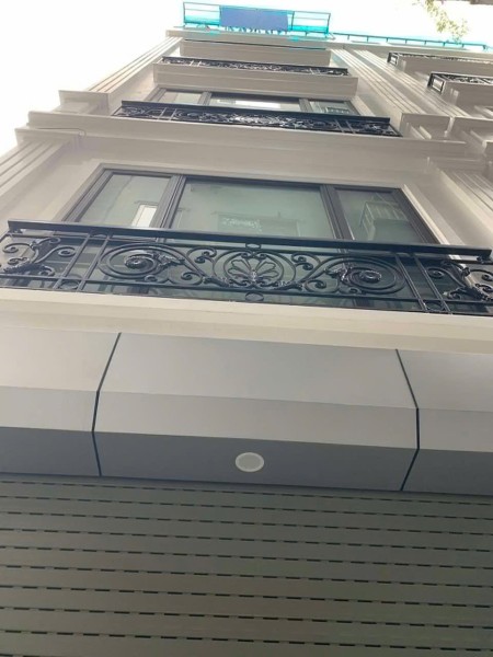 Mặt phố Nghi Tàm - 2 Mặt thoáng trước sau - Kinh doanh - Vừa ở vừa cho thuê