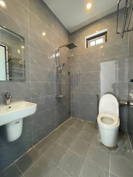 Bán nhanh nhà gần nhà hàng tiệc cưới ROSA PLACE đối diện đường Nguyễn văn trỗi