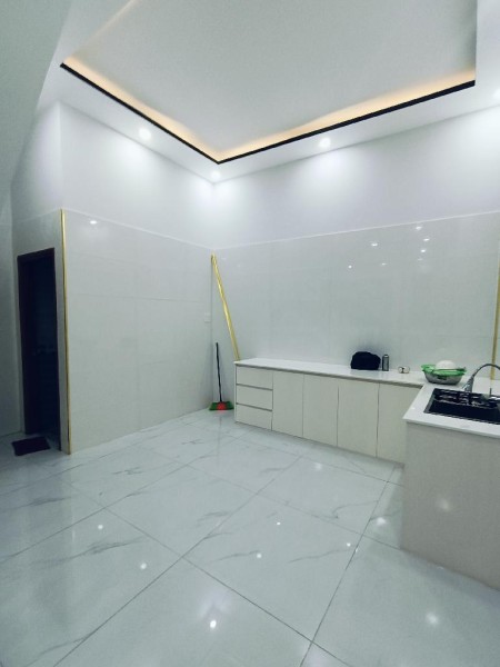 Bán nhà Lã Xuân Oai, Hẻm KIA tung tăng, 140m, ngang gần 6m, nở hậu, Giá 6,2 tỉ