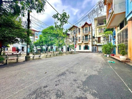 Bán nhà La Khê hà Đông vào ở ngay bãi gửi oto đầu cổng