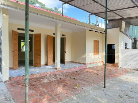 Chủ nhà cần sang tìm chủ cho căn nhà 250m2 – 200m2 ONT bên bờ suối, giữa trung tâm TT Mộc Châu