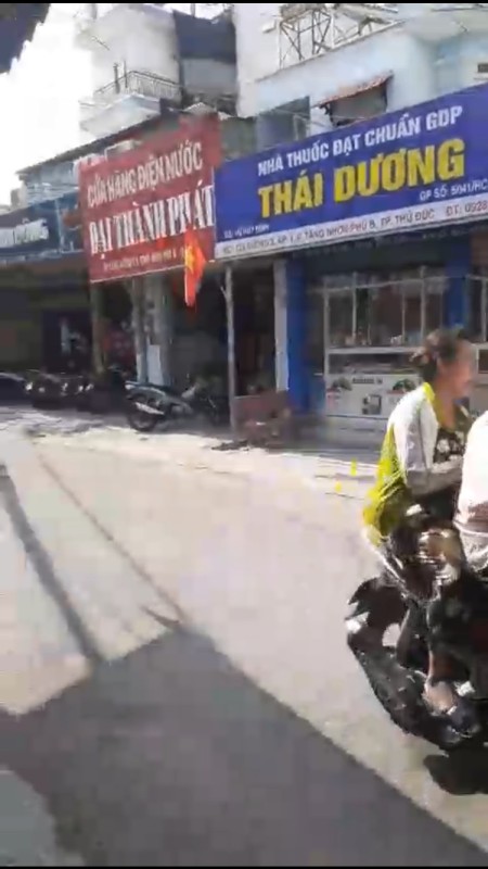 Cho thuê mặt bằng kinh doanh 180m2 đối diện với siêu thị Winmart gia 9 trieuTăng Nhơn Phú B. Quận 9