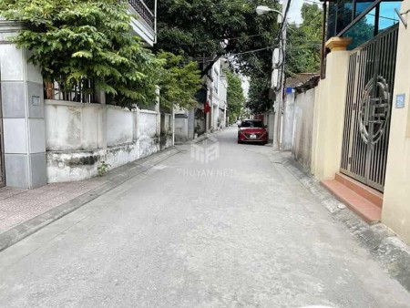 Mặt ngõ Hoàng Hoa Thám, Ô tô tránh nhau, có gara ô tô, 10.7 tỷ
