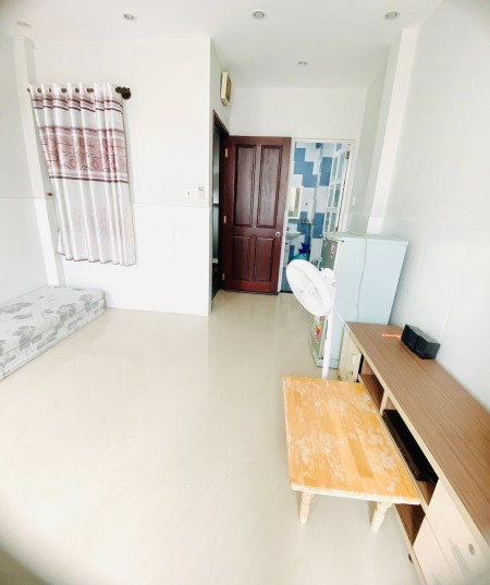 Cho thuê phòng Có Nội Thất Cửa Sổ Thoáng Mát Ngay Trung Tâm Quận 1 Gần Chợ Tân Định, FREE xe