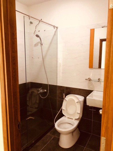 Cho thuê 3PN 2WC 127m2 BELLEZA, giá 9.5 triệu, tầng trung, ở liền. LH: 0906 600 593 (Thu)