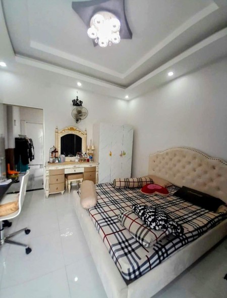 Bán nhà HXH Quốc Lộ 50 Q.8 - 69m2 4 tầng - Giá 8 tỷ
